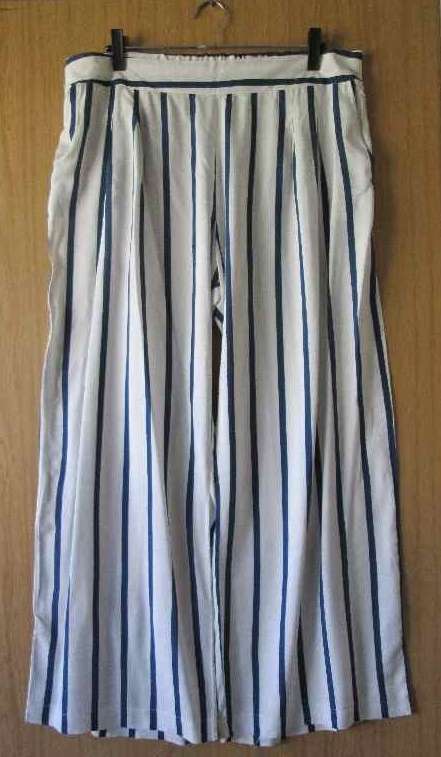 Loose Fitting White & Blue Stripe Pants - Size 42 (Waist 94cm-108cm, Hip 140) * Quality Brand