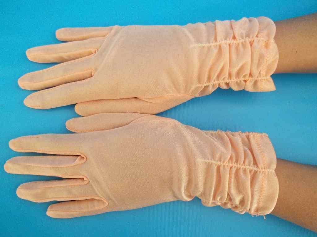 Short Peach Evening Gloves With Sheen - Size 7