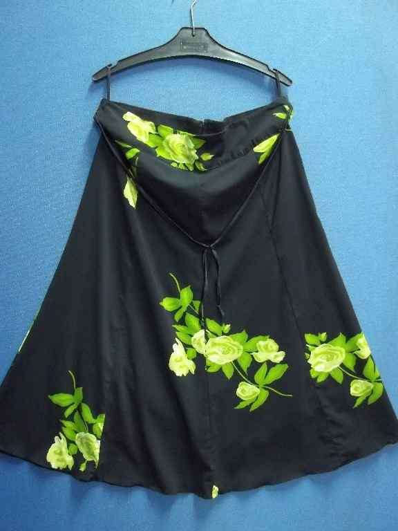 Black & Floral Lined Polyester Skirt - Size 40