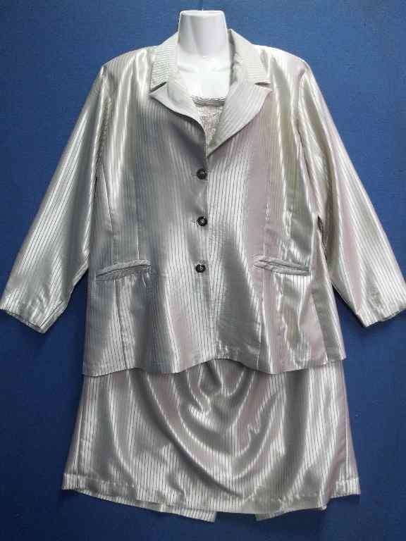 Quality Pale Gold Evening Three Piece - Size 50 Chest 128cm, Non-Elasticated Waist 104cm, Hips 132cm