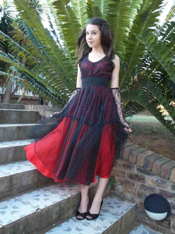 Vintage Red & Black Lace Dress - Chest 90cm (Please See Ad)