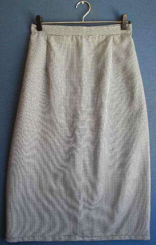 Black & White Houndstooth Skirt - Waist 74cm