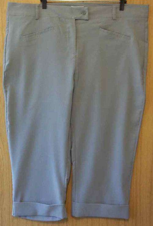 Grey Stretch Polyester/Rayon Three Quarter Pants - Size 46 (Waist 118cm, Hip 132cm) * Quality Brand