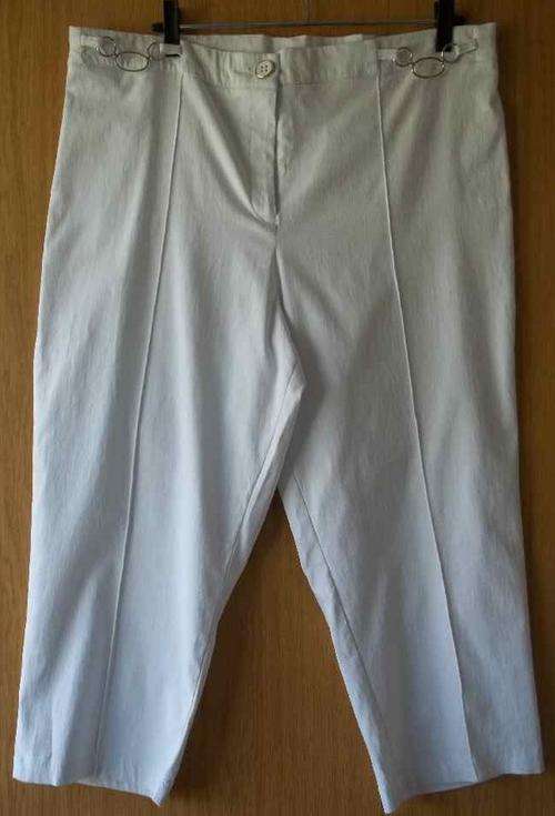 White Stretch Viscose/Nylon 3 Quarter Pants- Size 44 (Waist 102-124cm, Hip 116-132cm)* Quality Brand