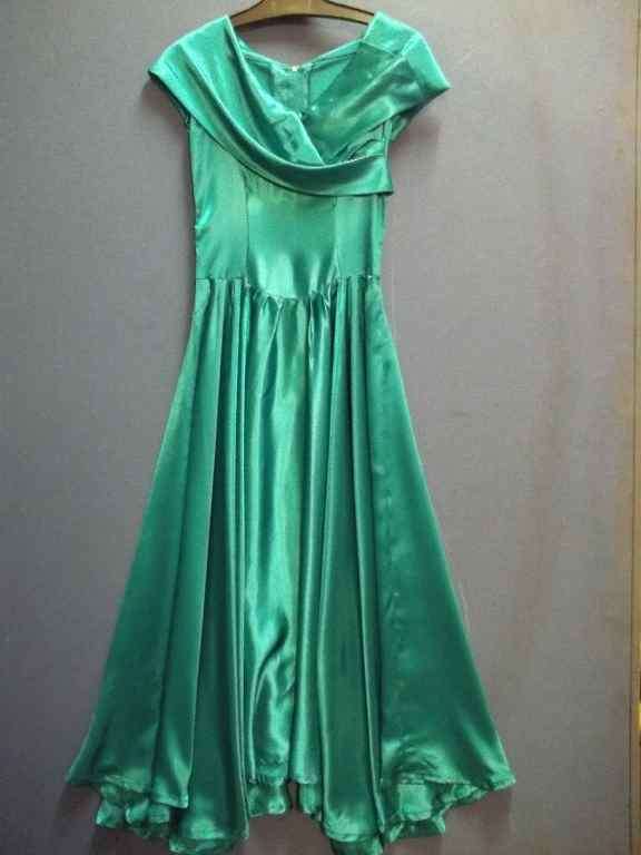 Long Sea Green Satin Evening/Bridesmaid Dress - Size +/- 30/32