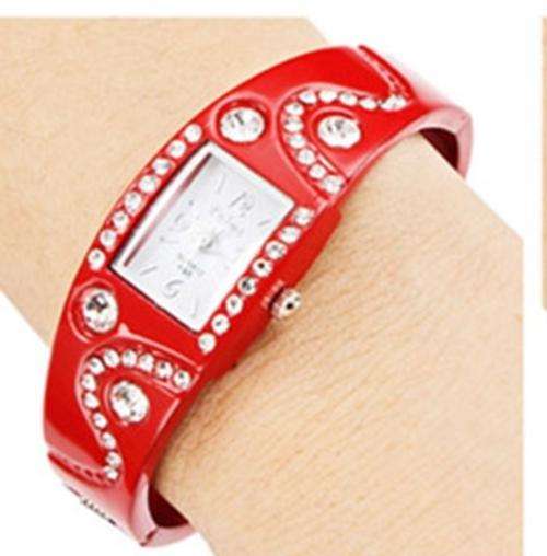 Stunning Women's Bracelet Style Alloy Analog Quartz Watch