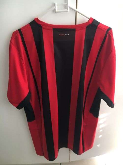 Authentic AC Milan 2021 / 2022 home jersey