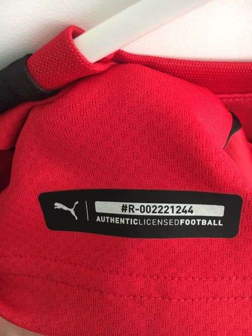 Authentic AC Milan 2021 / 2022 home jersey