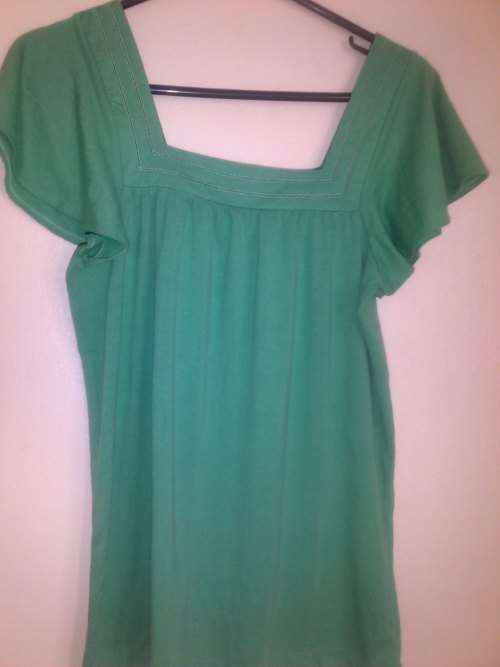 Small size green top