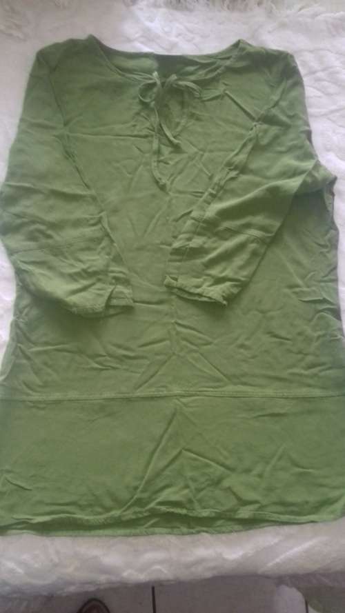 Size 32 3-quarter green shirt (topics)