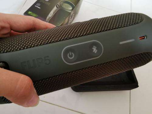 JBL FLIP  BLUETOOTH SPEAKER