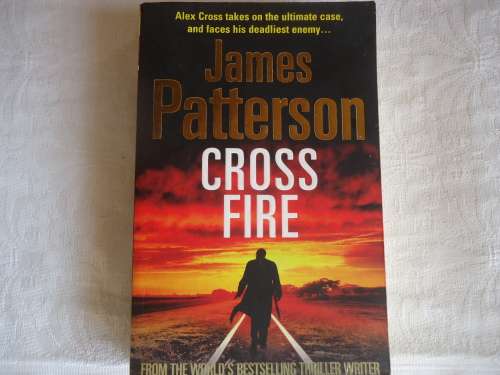 "CROSS FIRE" - JAMES PATTERSON  - LARGE SOFT COVER