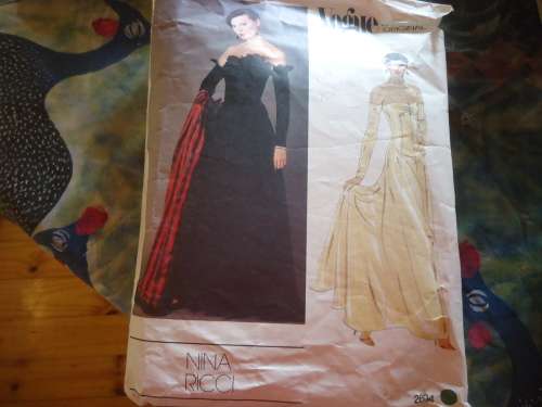 VOGUE PATTERNS - PARIS ORIGINAL- NINA RICCI  2604 SIZES 12 COMPLETE