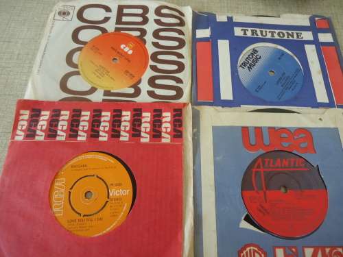 4 POP SEVEN SINGLES - DIFFERENT ARTISTS SEE LISTING FOR PICTURES AND TITLES SEVEN SINGLE - 28