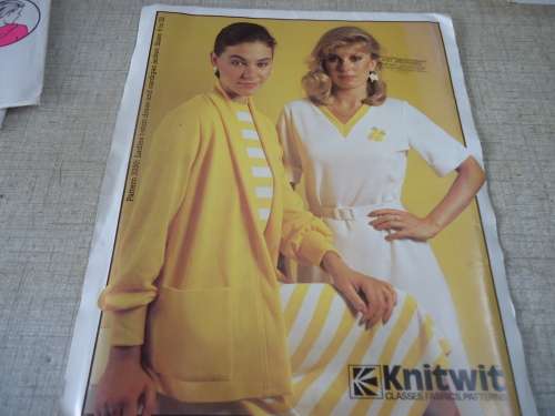 KNITWIT PATTERNS 3350 "LADIES T-SHIRT DRESS AND CARDIGAN JACKET SIZES 6 - 22