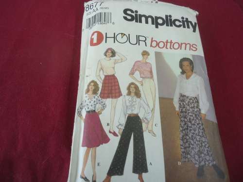 SIMPLICITY PATTERNS 8677  SIZE AA XSMALL + SMALL +  MEDIUM COMPLETE