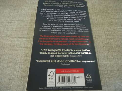 "THE SCARPETTA FACTOR" PATRICIA CORNWELL - SMALL SOFT COVER