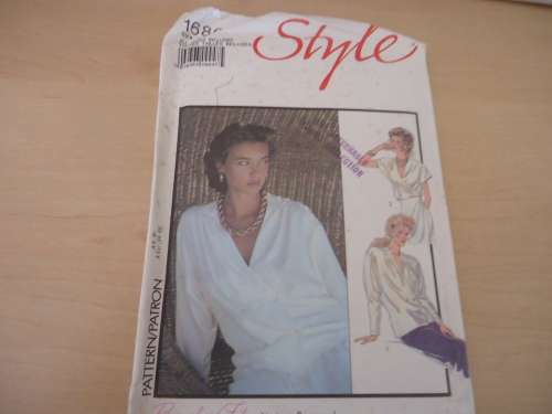 STYLE PATTERNS 1686 SIZE A = 8 - 18  COMPLETE & UNCUT