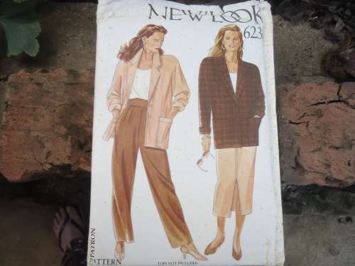 NEW LOOK PATTERNS 6236 - 6 SIZES IN ONE 8 -18  - COMPLETE & UNCUT