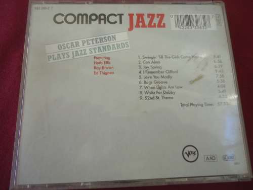 JAZZ -  OSCAR PETERSON PLAYS JAZZ STANDARDS  -  CD