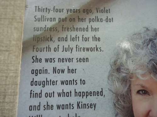 SUE GRAFTON - "S IS FOR SILENCE"  SMALL SOFT COVER