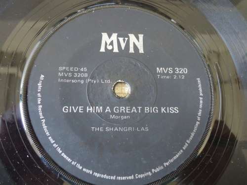 THE SHANGRILAS "LEADER OF THE PACK B/W GIVE HIM A GREAT BIG KISS" MVN SEVEN SINGLE