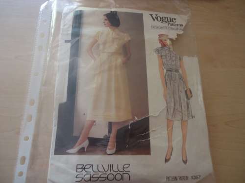 VOGUE PATTERN 1357 - BELLVILLE SASSOON SIZE 12  COMPLETE SUPPLIED IN A PLASTIC SLEEVE
