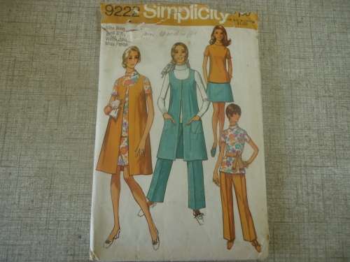 1970'S SIMPLICITY PATTERNS 9222  SIZE 8 MISS PETITE BUST 31 1/2" - COMPLETE