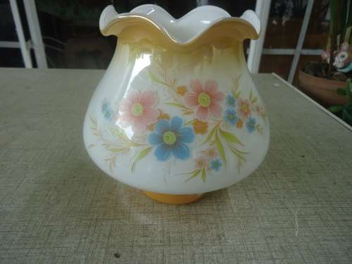 VINTAGE PRETTY  WHITE GLASS LAMP SHADE WITH COLOUR FLOWER DESIGN AND BEIGE RUFFLED EDGE