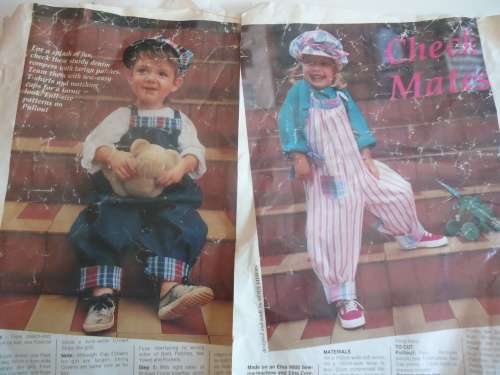 CHECKMATES TO FIT CHILD  2 - 3 YEARS CHEST 53 cm- WITH PATTERN SUPPLIED