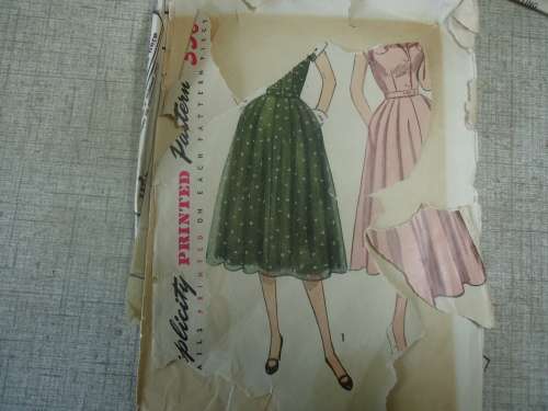 Vintage SIMPLICITY PATTERNS  DRESS  3619 MISS SIZE 20 1/2  COMPLETE-SUPPLIED IN A PLASTIC SLEEVE
