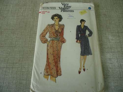 VOGUE VERY EASY PATTERNS - 7789 DRESS  SIZES  10 - COMPLETE & UNCUT