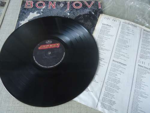 BON JOVI- SLIPPERY WHEN WET- UK IMPORT - 1986 MERCURY STEREO  LP - WORN COVER