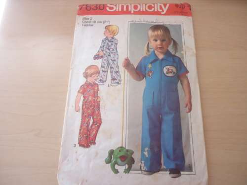 SIMPLICITY PATTERNS 7630 GIRL'S JUMP SUIT SIZE 2 CHEST 53 CM - NO SEWING INSTRUCTIONS