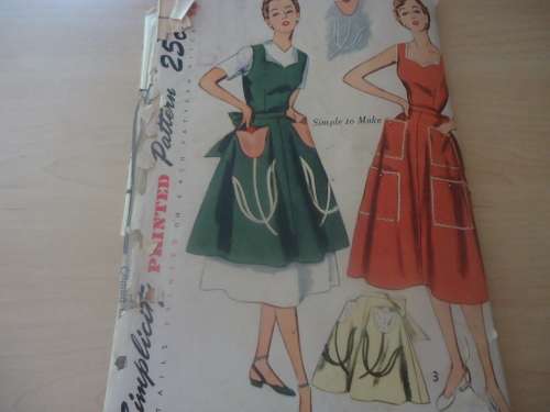 VINTAGE SIMPLICITY PATTERNS 3383 APRON & PINAFORE + TRANSFER SIZE 18 BUST 36" COMPLETE