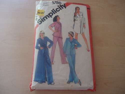 SIMPLICITY PATTERNS 5786 SLEEPWEAR SIZE MEDIUM 14 - 16 COMPLETE