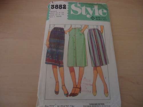 STYLE PATTERNS 3852- TSKIRTS SIZE 10 + 12 + 14 WAIST 64 - 71 CM  - COMPLETE
