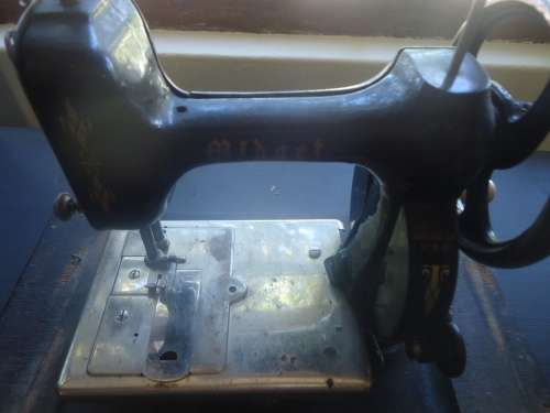 RARE 1930'S MIDGET PORTABLE SEWING MACHINE WITH CARRY CASE, INC STAND WITH DRAWER - MADE IN USA