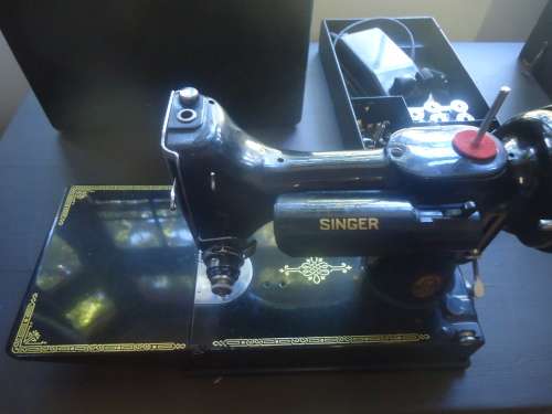 SINGER BABY MINI 221K 1951 PORTABLE SEWING MACHINE,LIGHT ELECTRIC ATTACHMENT,CARRY CASE, FULL HOUSE!