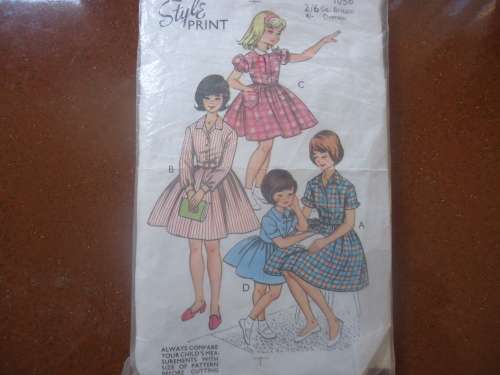 VINTAGE STYLE PRINT PATTERNS 1056  GIRLS DRESSES SIZE 6 YEARS  COMPLETE