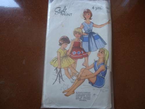 VINTAGE STYLE PRINT PATTERNS 1307  GIRLS SUN DRESS ES AND SHORTS & TOP SIZE 4 YEARS COMPLETE