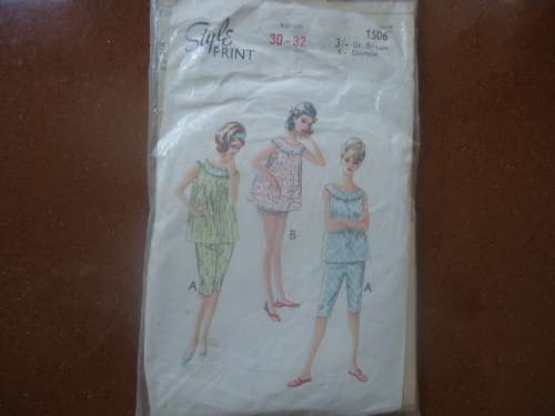 VINTAGE STYLE PRINT PATTERNS 1506  LADIES PJS SIZE 30 - 32" COMPLETE