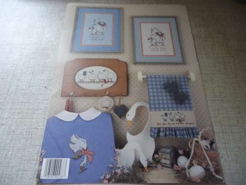 "GERTRUDE & FRIENDS" CROSS STITCH PATTERN - BY LEISURE ARTS # 468 DESIGNED BY FRANKIE BUCKLEY