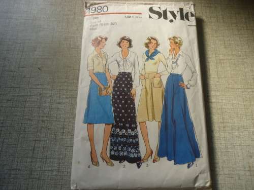 STYLE PATTERNS 1980- SKIRTS IN 2 LENGTHS  SIZES 16 WAIST 76 CM/30" -SEE DESCRIPTION