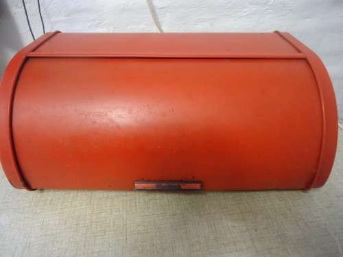 BRIGHT RED MONARCH ENAMEL BREAD BIN - 17 CM IN HEIGHT 25 CM WIDTH 43 CM WIDTH