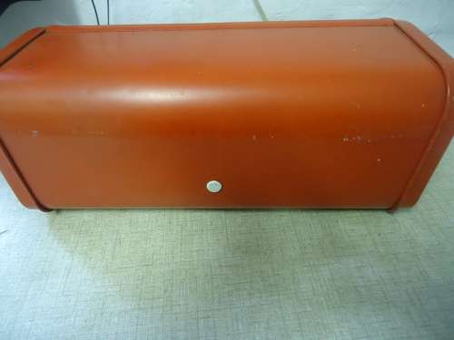 BRIGHT RED MONARCH ENAMEL BREAD BIN - 17 CM IN HEIGHT 25 CM WIDTH 43 CM WIDTH