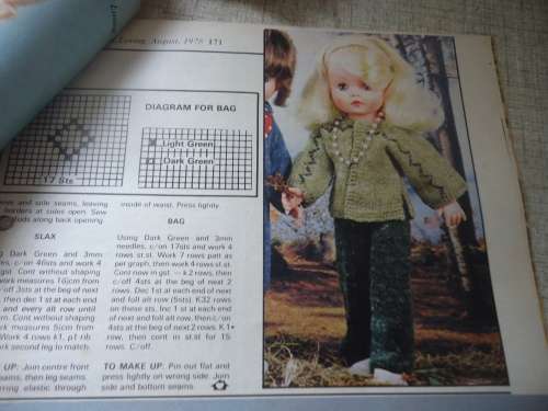 LIVING & LOVING AUGUST 1978 - DRESSED UP IN DENIM- SWEATER, SLAX & BAG - 43 CM DOLL