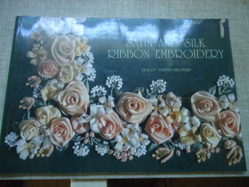 SATIN & SILK RIBBON EMBROIDERY - BY LESLEY TURPIN-DELPORT - 64 PAGES