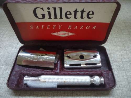 VINTAGE UNUSED GILLETTE SAFETY RAZOR - MADE IN ENGLAND - BOXED