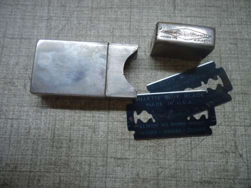 RARE VINTAGE GILLETTE FAT BOY HANDLE SAFETY RAZOR- MADE IN USA-SUPPLIED IN BROWN VELVET SILVER CASE